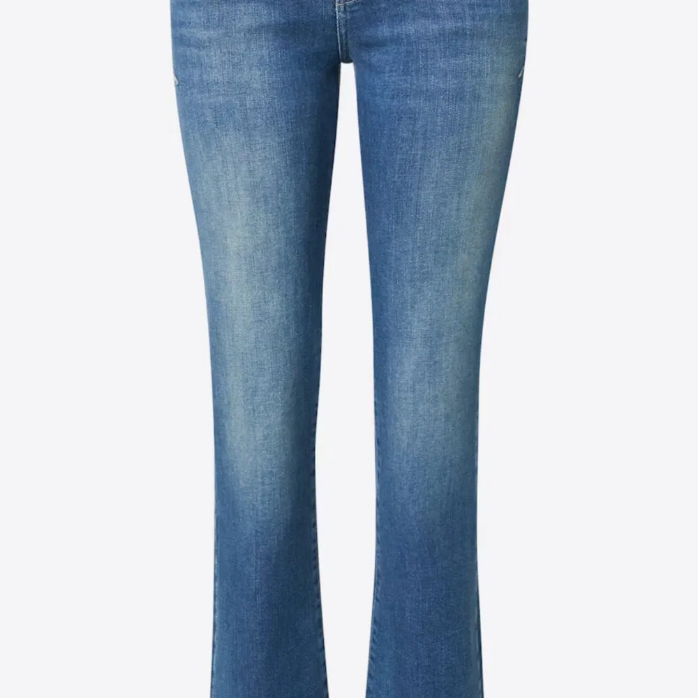 Säljer mina ltb jeans endast eftersom jag köpte fel storlek💞 Använde 1 gång, nypris 1000kr☺️. Jeans & Byxor.