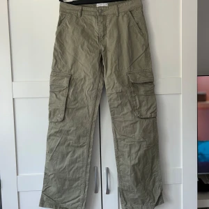 Gina Tricot cargojeans - Kommer inte till användning, använt en gång 