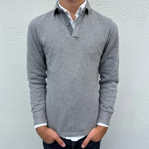 Massimo Dutti Tröja - Tröja från Massimo Dutti | Skick: 10/10 | Storlek: S | Nypris: 699kr | Säljer för 379kr | Spårbar frakt via Postnord eller Instabox | Hör av dig vid frågor eller funderingar 