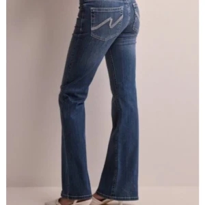 Nelly lågmidja jeans  - Använd en gång 