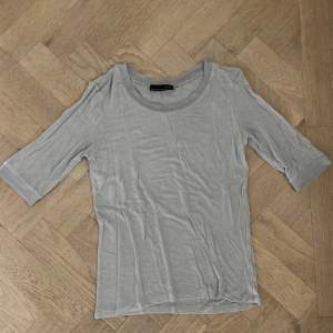 Tunt stickad t-shirt 