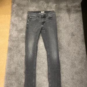Tiger of sweden jeans - Tja, säljer dessa riktigt snygga tiger of sweden jeans i storlek 29/32. Dom är iprincip oanvända och är i ett super bra skick. Kom privat för fler frågor