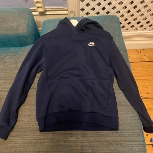 Nike blå tracksuit  - Nike blå tracksuit, använt få gånger 