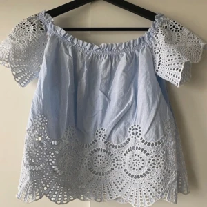 Off shoulder blus - Söt Off shoulder blus, inga defekter