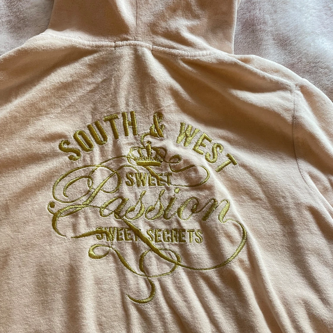 Gullig velour zipup med text - 90