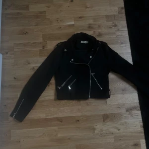 Suede jacka  - I princip oanvänd 