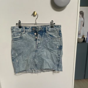 Only Minikjol - En jeanskjol från Only.