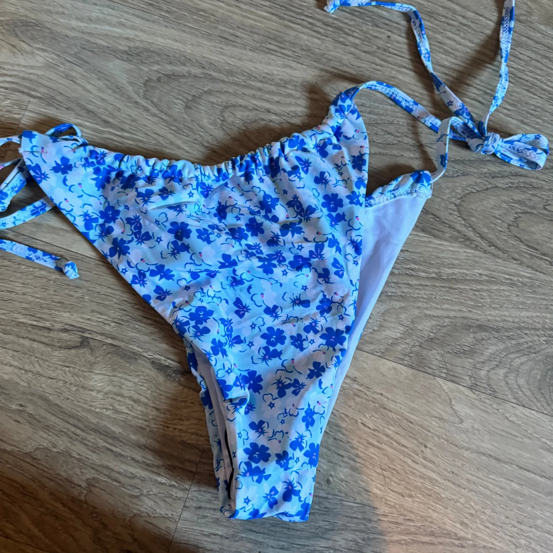 Blommig bikini i blått och vitt - 93