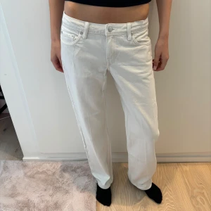 Lowwaist arrow jeans weekday - Så snygga jeans och as sköna😍 W27 L32
