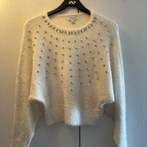 Stickad tröja  - En stickad tröja i mycket gott skick 