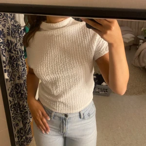 Blus - En super fin blus från Gina som tyvärr inte kommer till användning längre 