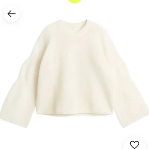 Stickad mohairtröja - Finaste tröjan från ARKET. Säljer endast vid bra bud. Kom privat för fler bilder💖