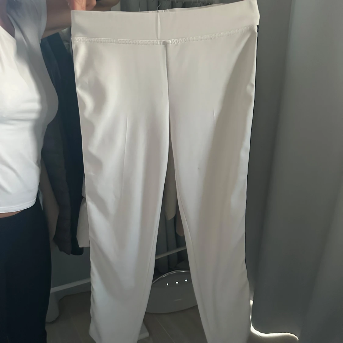 Vita byxor med ränder från Joseph Ribkoff - 3