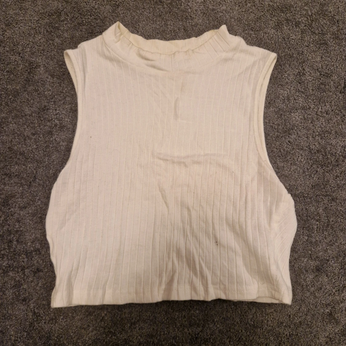 Vit ribbad topp