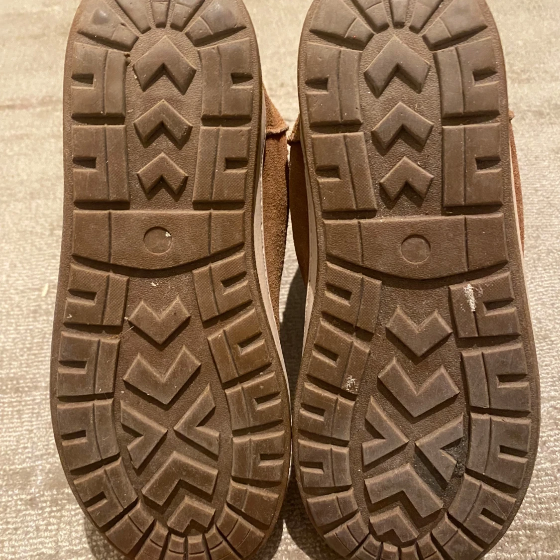 Bruna mockaboots liknande UGGS med fluff i!  - 4