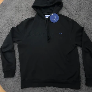 Jacob Cohen Hoodie  - Säljer denna as feta Jacob Cohën Hoodien som är i ett jätte fint skick. Storlek L men sitter mer som M. Nypris ca 5500 kr mitt pris endast 1399 kr. Hör av dig vid minsta lilla fundering! Priset är ej hugget i sten! 