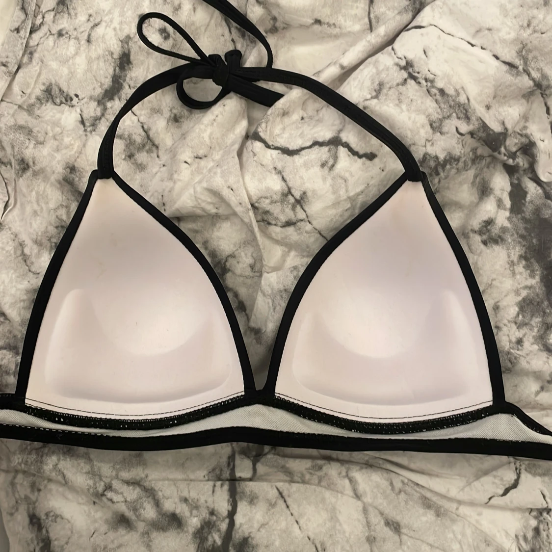 Svart bikiniöverdel - 2