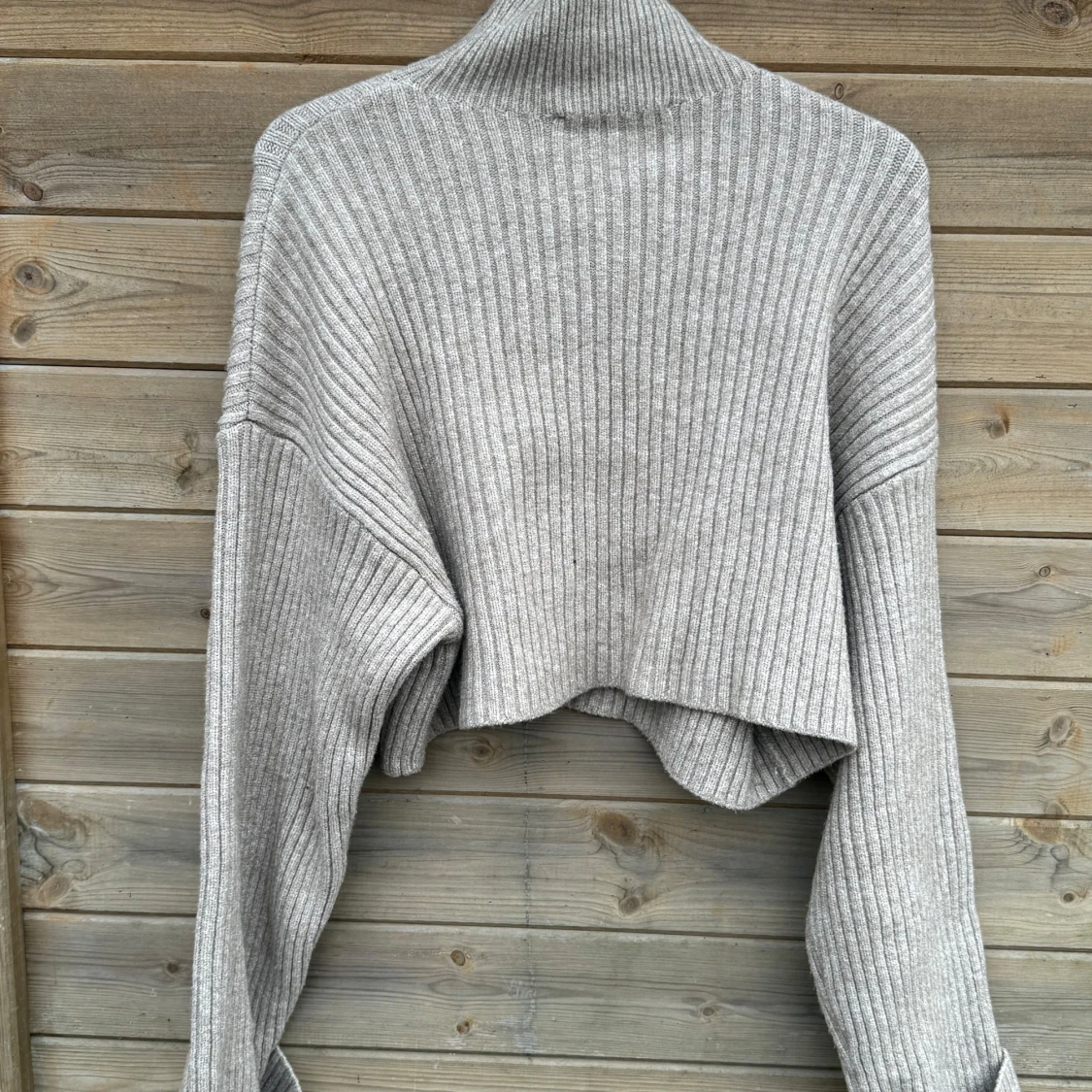 Grå ribbad polotröja från Zara - 3