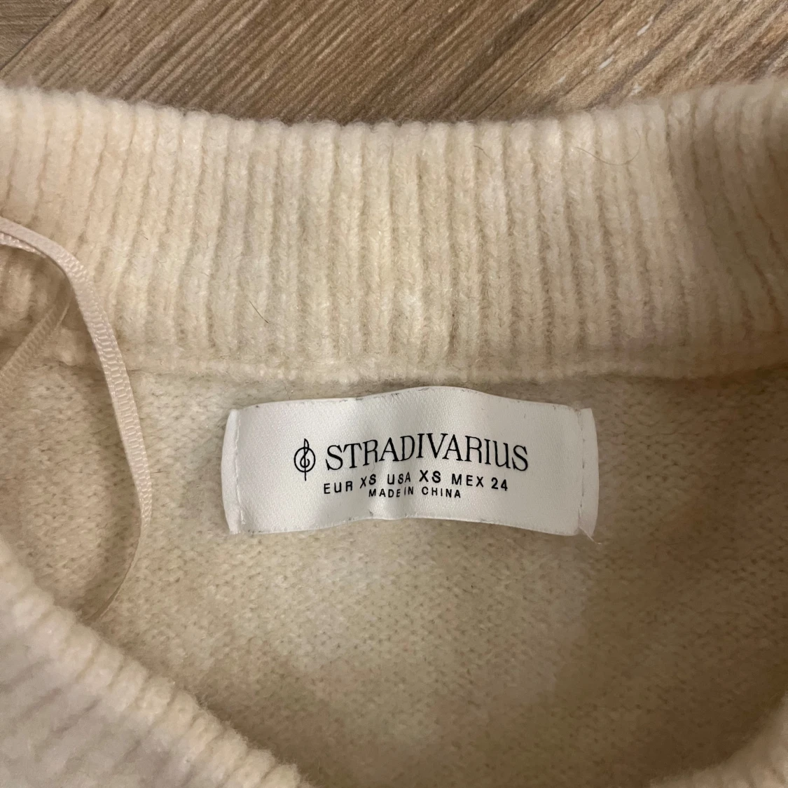 Vit stickad tröja från Stradivarius - 1