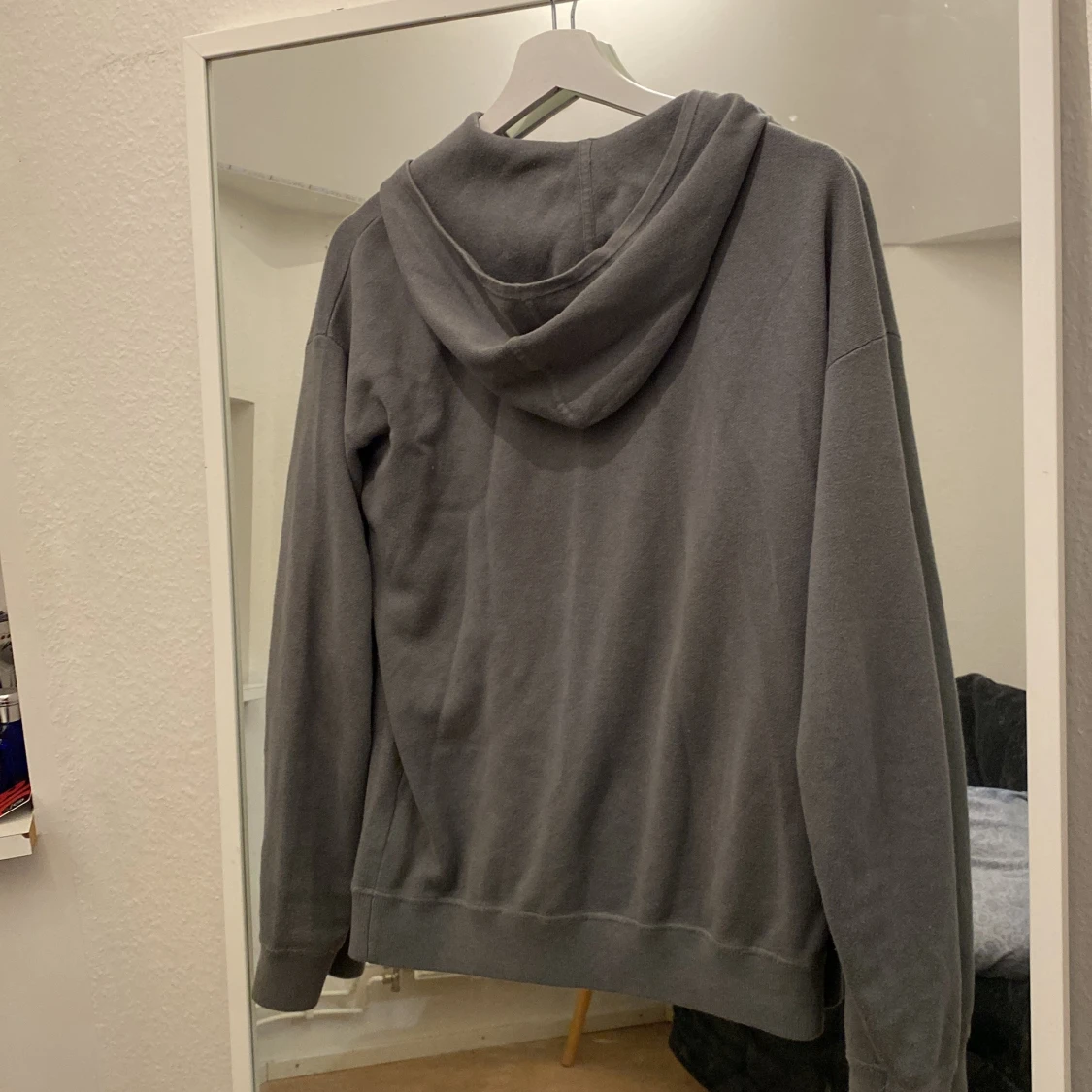 Grå hoodie från Massimo Dutti - 1