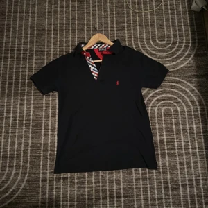 Ralph lauren piké - Tja! Säljer en piké då den inte kommer till användning. Jag är 174 cm 63 kg och den passar mig bra. Skriv gärna om du har några frågor!