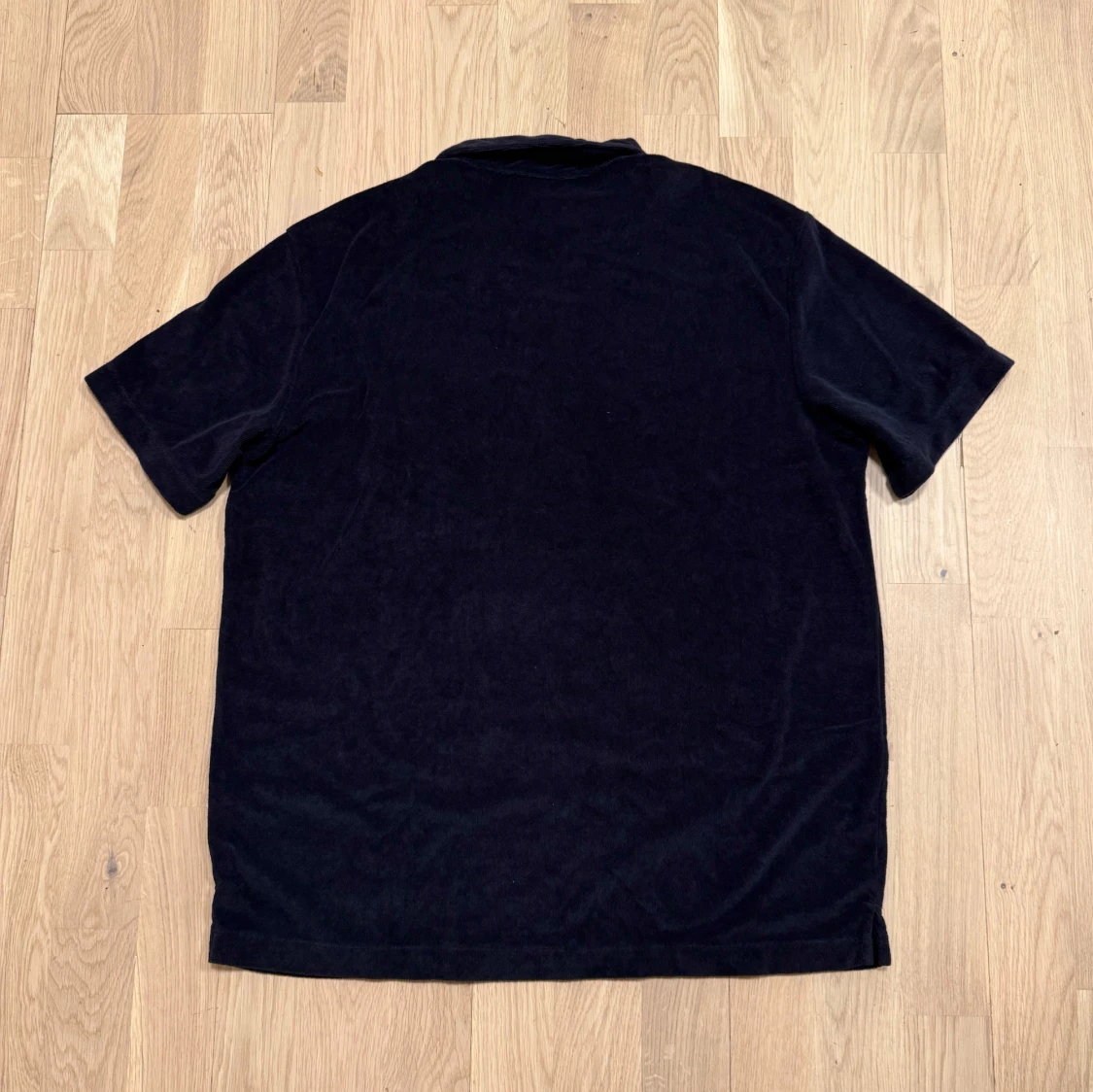 Mörkblå frotté t-shirt med krage - 1