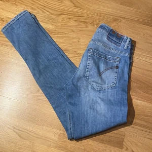 Dondup Geroge Jeans - Säljer dessa dondup jeans| Storlek: W31 | Modell: George| Skick: Skick 10/10 | Pris: 999 kr| kolla in profilen för fler Dondup George jeans| Kom privat vid fler frågor |