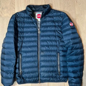 Colmar jacka - Säljer denna Colmar jacka i storlek S. Väldigt skön och passar till allt möjligt. Nypris 3400kr mitt pris 1899kr