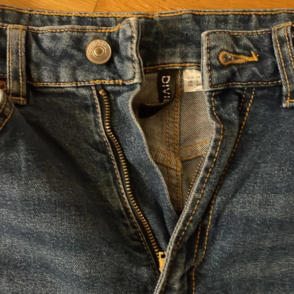 Blå jeans med hög midja - 2