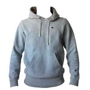 Champion Hoodie - Champion premium reverse weave hoodie. Storlek S. Använd utan några defekter. Säljer för att den har blivit för liten. Modell på bilderna är 178cm lång