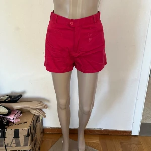 Shorts med hög midja rockabilly retro 50-tal - Fläck enligt bild, inte testat tvätta bort den. 