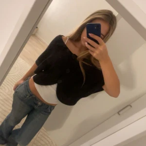 Bolero🤎 - Jättefin bolero från hm som tyvärr inte kommer till användning❤️ Köpt för flera år sen så finns inte att köpa i affär❤️