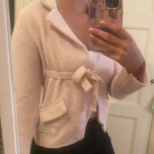 Odd Molly kofta - Ljusrosa oddmolly kofta helt oanvänd 💗söta detaljer och väldigt mysig