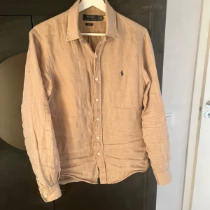 RAFFE SKJORTA - Tja! Säljer nu en fet Raffe skjorta i en fin färg!❤️💯nyckick! 