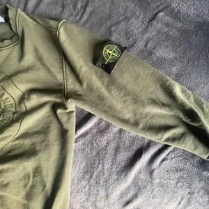 Stone Island tröja i jätte bra stick, 10/10 Pris kan diskuteras, rkt snygg tröja💯 