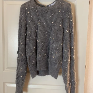 Stickad tröja - Superfin tröja från Zara storlek M, kommer tyvärr inte till användning.  70kr💕