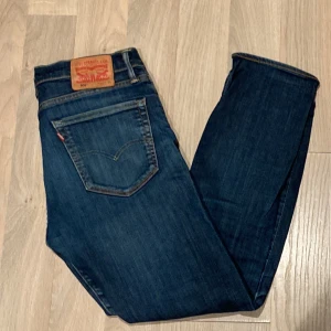 Levis Jeans 508 - Säljer nu dessa asfeta Levis Jeans i en grymt snygg tvätt! Storleken är 32/30 och sitter bra som det! Nypris ligger på ca 1199kr❌ mitt pris endast 299kr✅ Hör av dig vid minsta lilla fundering!! 🙌😀