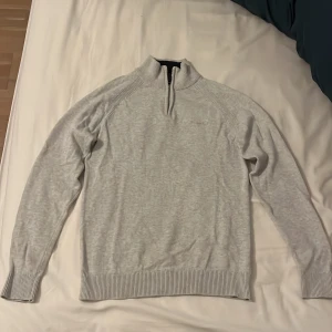 Bondelid half-zip tröja - Half-zip tröja från Bondelid. Storlek S  Bra skick  Snygg med skjorta under 