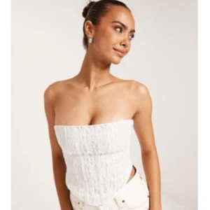 ”Lace corset top” från Nelly - ”Lace corset top” från nelly i stl S. Bra skick säljer för att den är för stor