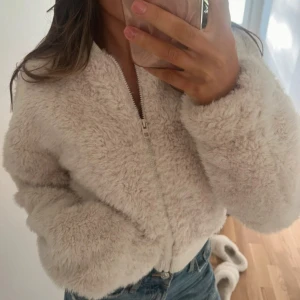 Zara pälsjacka  - Aldrig använd 