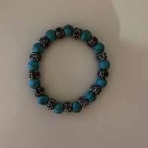 Chrome hearts armband - Obs, kan med stor säkerhet säga att det inte är riktigt. Köptes här på plick för 300 kr tillsammans med ett likadant i vitt som jag redan sålt på plick. Skriv gärna i dm vid frågor ✌🏻