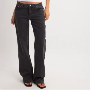 Jeans  - Lågmidjade jeans från Nakd. Endast testade🥰