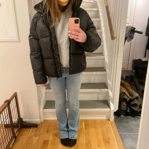 Vinter jacka H&M - Varm skön vinter jacka från H&M. Har bara använts ett par gånger. Nyskick😊