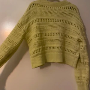 Gul tjocktröja - Bra skick Från:HM Storlek:146:152