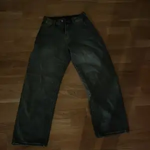 Väldigt fina baggy jeans! Dem är i en väldigt bra skick❤️❤️❤️