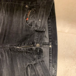 Jättesnygga svarta sammet diesel jeans  - Knappt andvända jeans. Jättesköna attt ha på sig och andvändbara❤️skriv om ni är intresserade eller undrar över nått