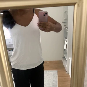 Vitt linne - Linne från new yorker, inte använd så mycket och är i toppenskick! Jättemysigt material.