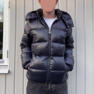 Ralph lauren jacka glossy  - Säljer nu min Decker Glossed Ralph Lauren jacka i storlek s och färgen navy. Original priser ligger på 6095 mitt pris 4999