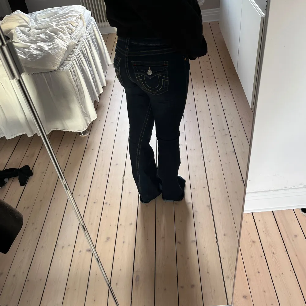 Säljer mina true religion jeans då dom inte kommer till någon användning. Super fina och super bekväma, använd fåtal gånger så dom är i superbra skick🌸. Jeans & Byxor.