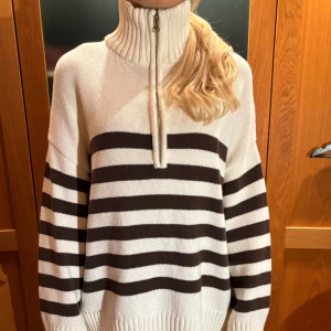 Half zip-tröja med polo - Modell: Xs/S. Bara använt en gång. 